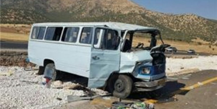 یک مینی بوس در مسیر خاش - ایرانشهر / 3 واژگون شد و مجروح شد