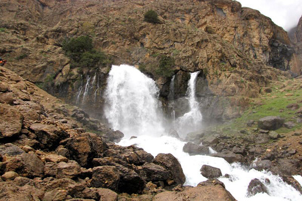 سفر به سرزمین آبشارهای شگفت انگیز / زیباترین آبشار لرستان ایران