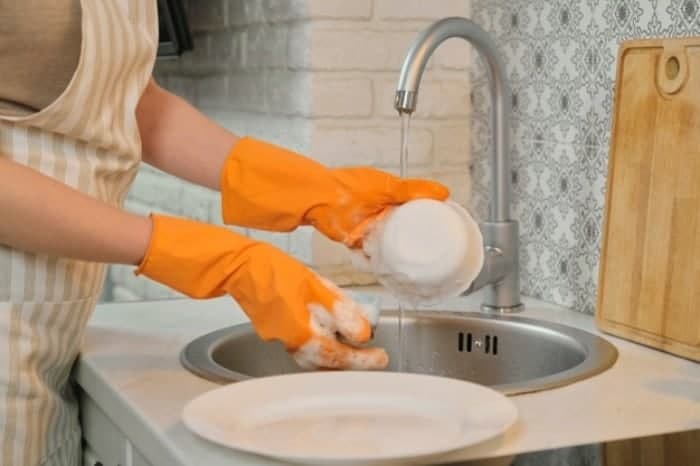 آموزش ظرف شستن سریع |پس از شستن ظروف برای خشک شدن در انجا می گذارند