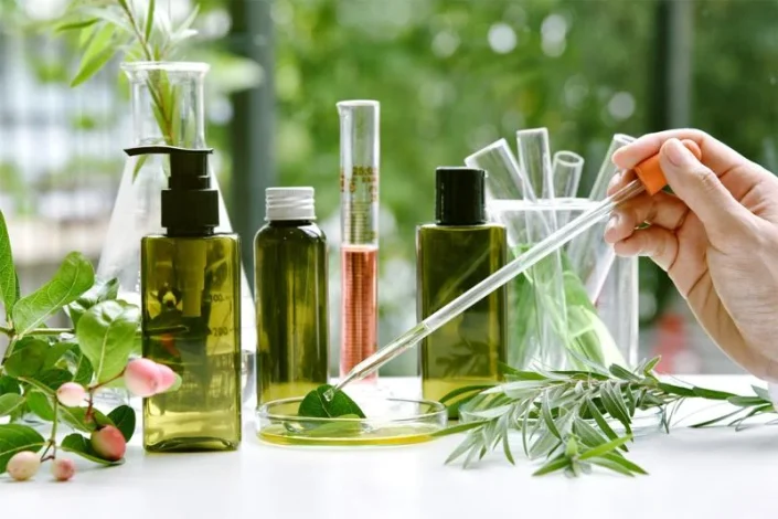 Production of raw materials for health industries by extraction from snail mucus