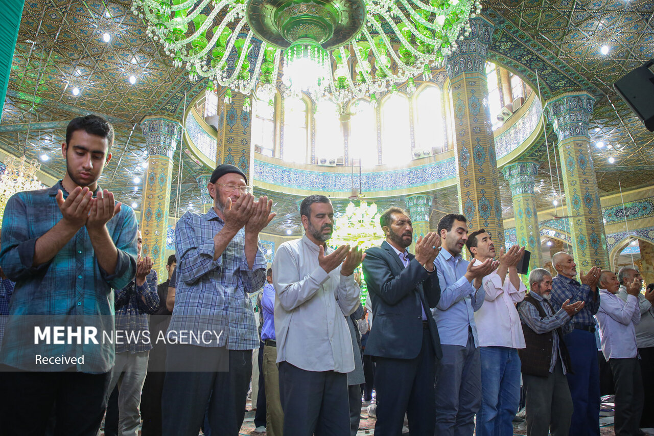 اقامه نماز عید فطر در ۱۸ بقعه متبرکه استان قم - خبرگزاری مهر | اخبار ایران و جهان